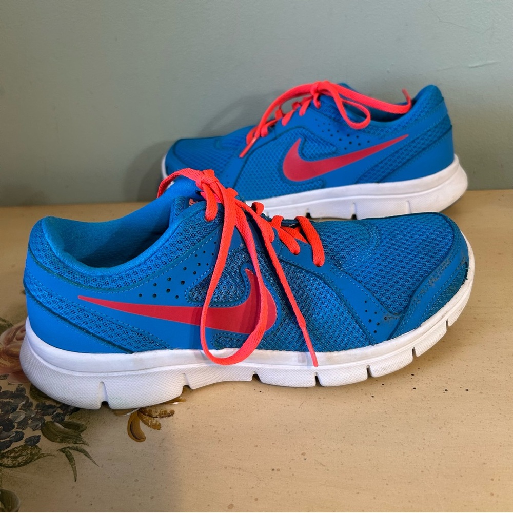 NIKE Woman’s Blue & Orange Sneakers